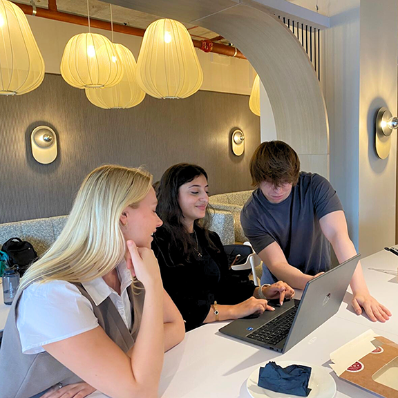 Building Internal AI Champions: The Missing Link in Sustainable Transformation